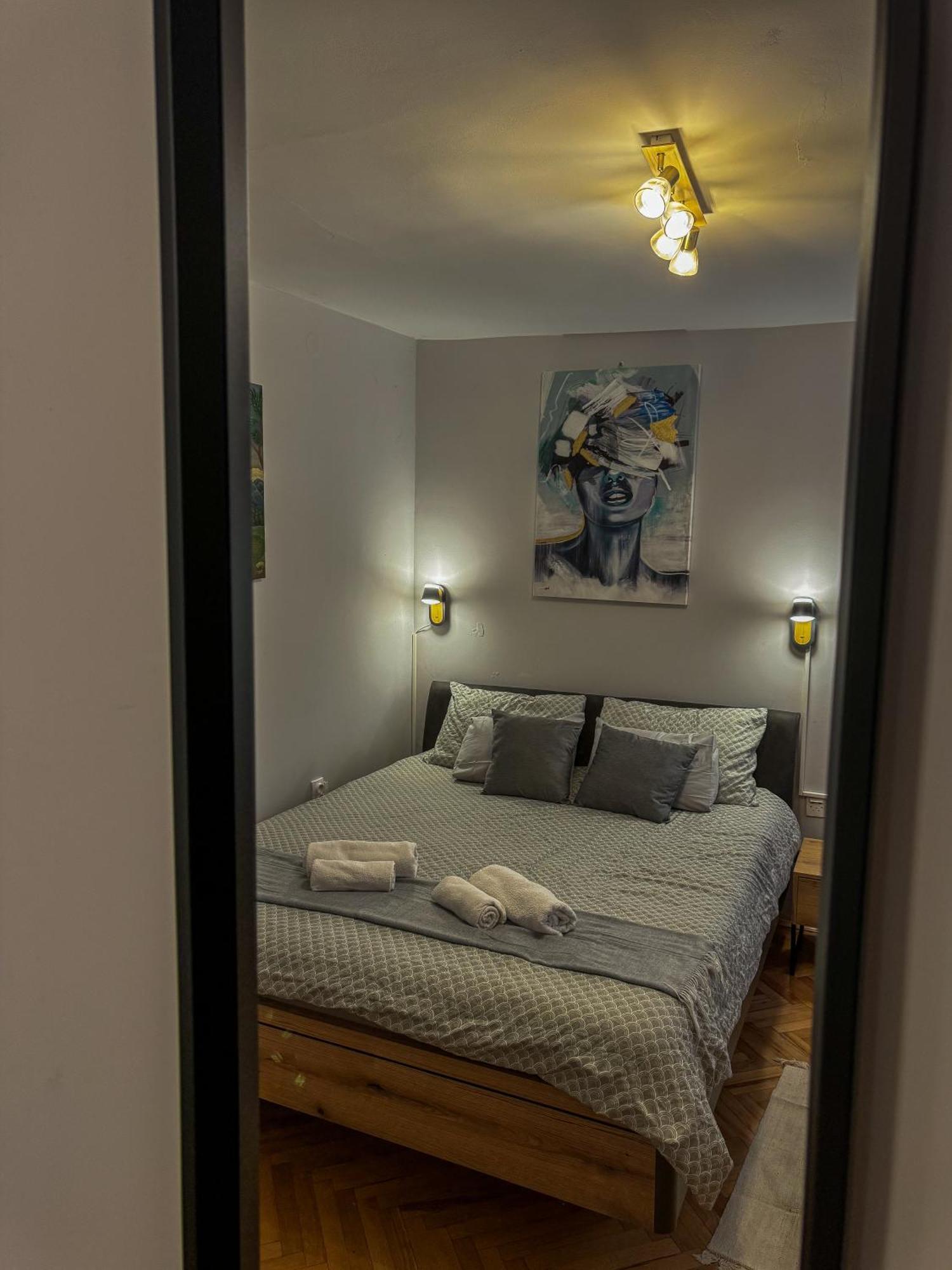 89 Apartament