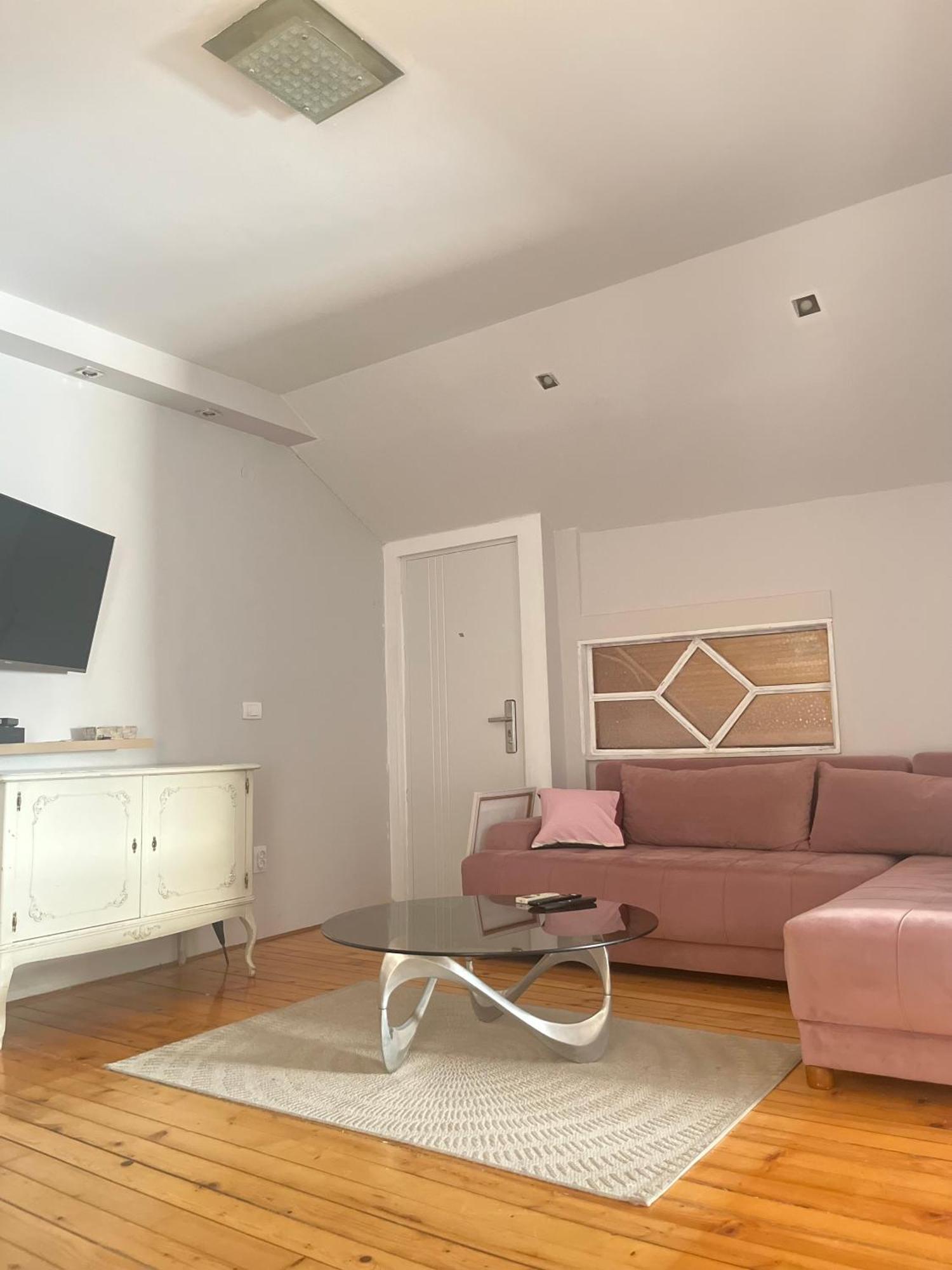 Apartament 89 *