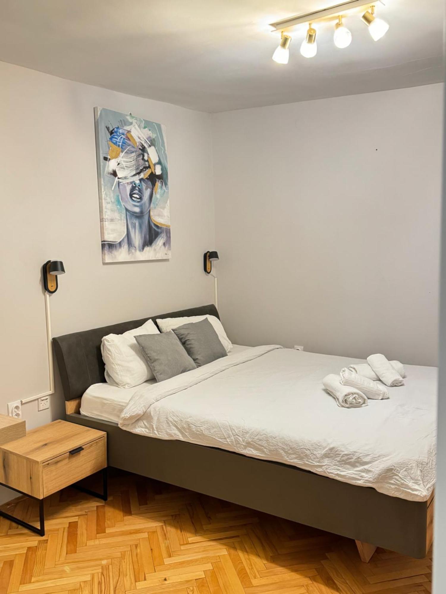 89 Apartament *