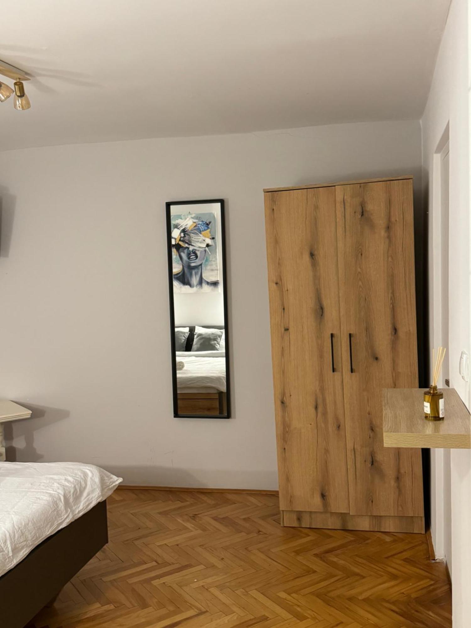Apartament 89 *